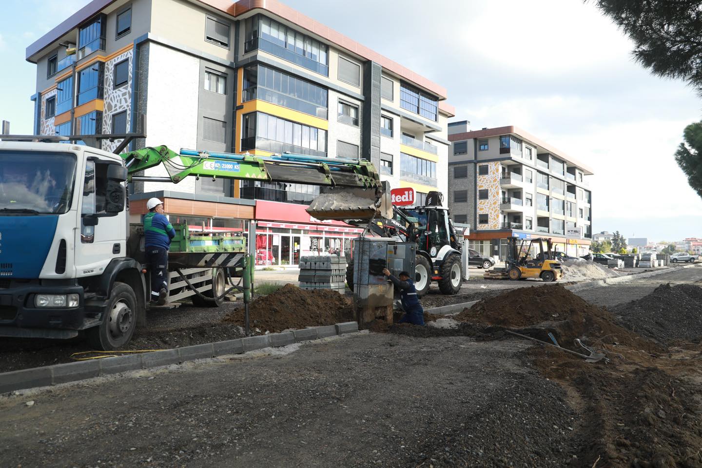 1 BURHANİYE’DE ÇALIŞMALAR SON SÜRAT DEVAM EDİYOR