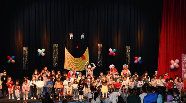 Bir Günde İki Tiyatro Oyunu Sanatseverlerle Buluştu