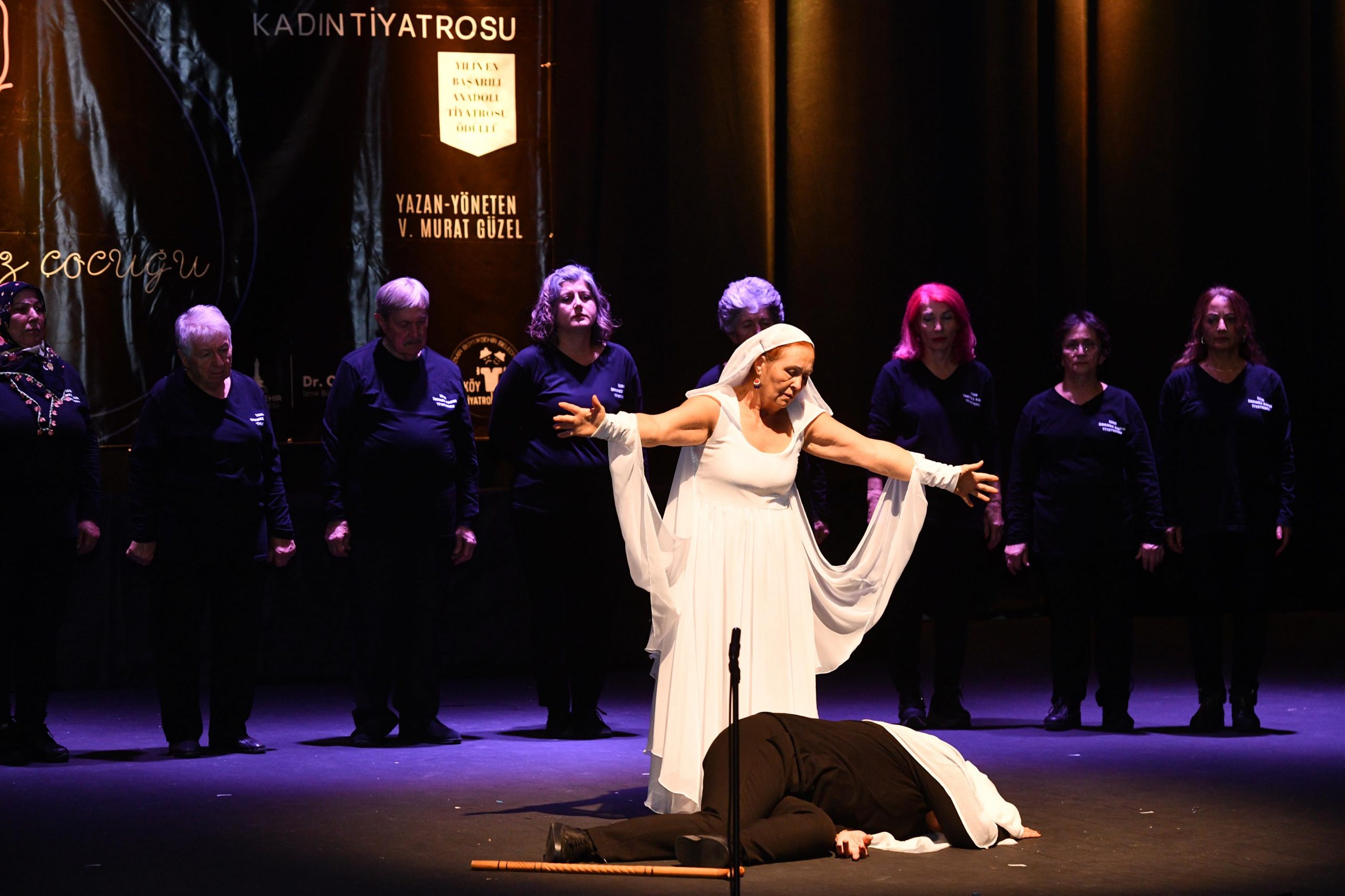 bir_gunde_iki_tiyatro_oyunu_sanatseverlerle_bulustu_2-scaled Bir Günde İki Tiyatro Oyunu Sanatseverlerle Buluştu