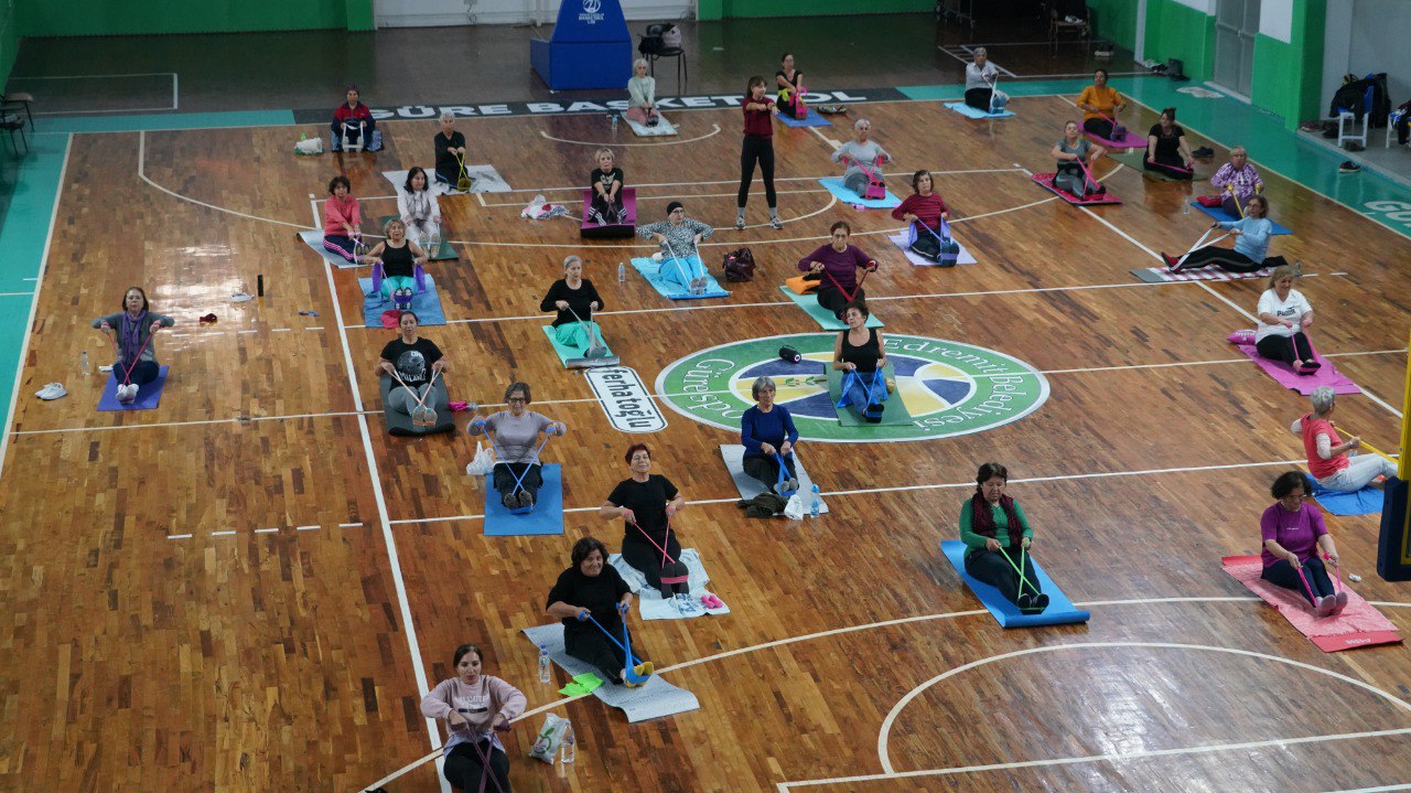 photo_2025-12-09_16-52-32 ATATÜRK GENÇLİK MERKEZİ'NDE DOLU DOLU KURS SEZONU