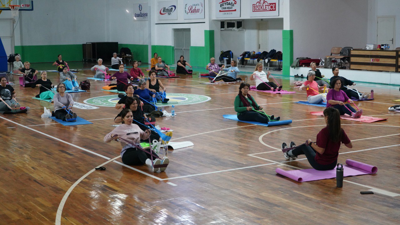 photo_2025-12-09_16-52-34 ATATÜRK GENÇLİK MERKEZİ'NDE DOLU DOLU KURS SEZONU