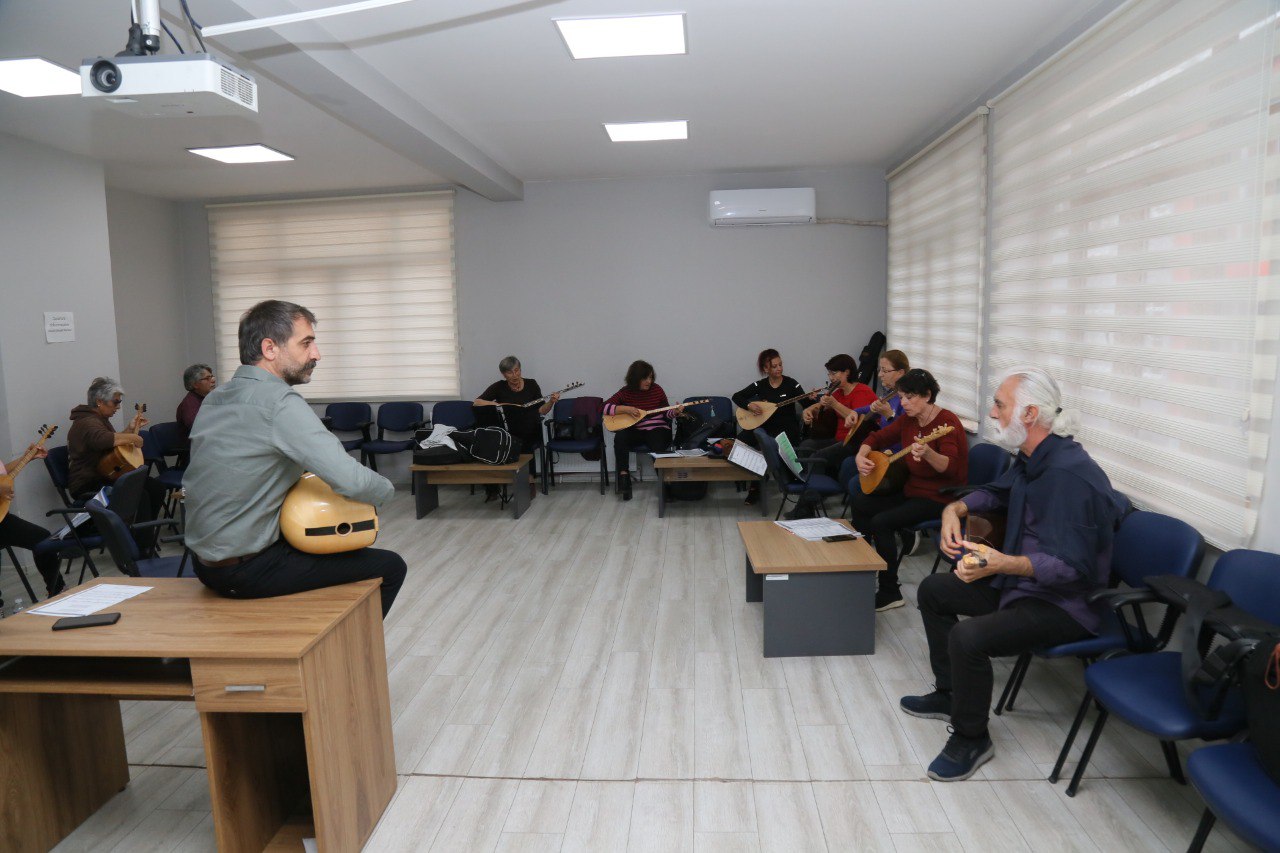 photo_2025-12-09_16-52-38 ATATÜRK GENÇLİK MERKEZİ'NDE DOLU DOLU KURS SEZONU