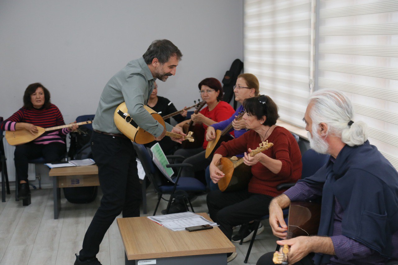 photo_2025-12-09_16-52-41 ATATÜRK GENÇLİK MERKEZİ'NDE DOLU DOLU KURS SEZONU