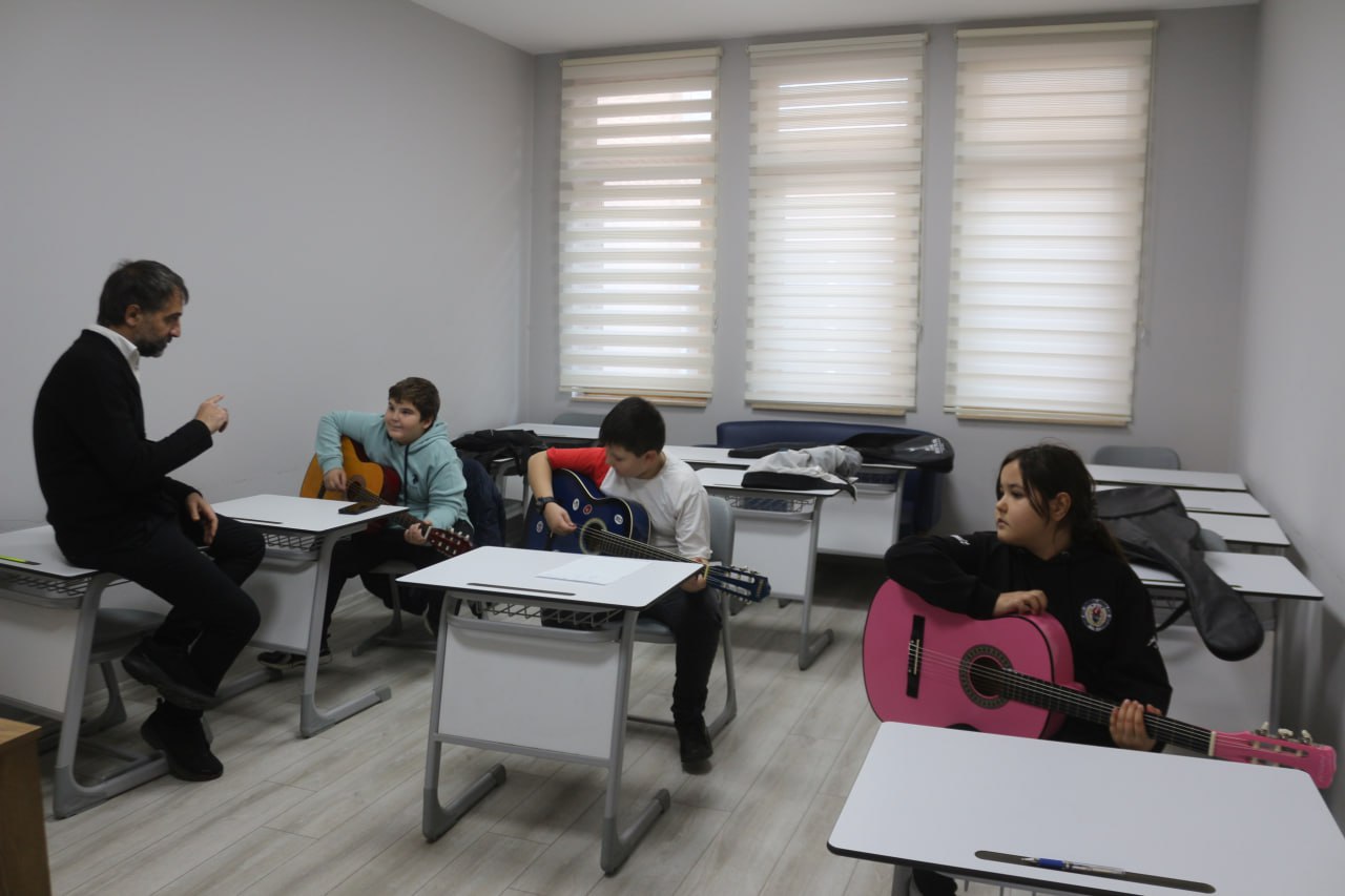 photo_2025-12-09_16-53-02 ATATÜRK GENÇLİK MERKEZİ'NDE DOLU DOLU KURS SEZONU