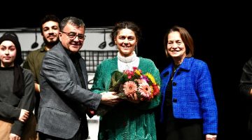 ALTIEYLÜL’DE SAHNE IŞIKLARI YANDI