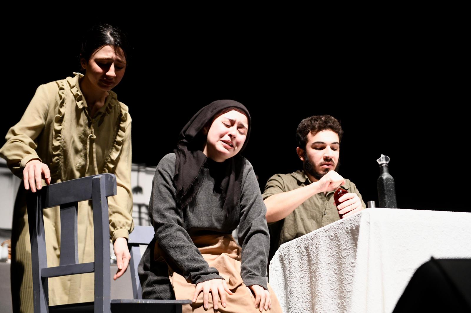 1-5 ALTIEYLÜL’DE SAHNE IŞIKLARI YANDI