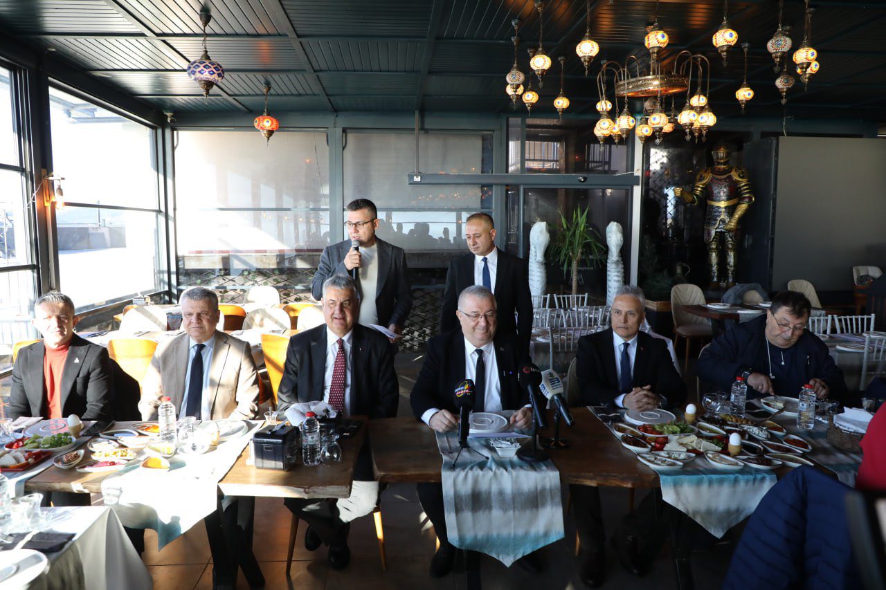 Başkan Ertaş, Gazetecilerle bir araya geldi