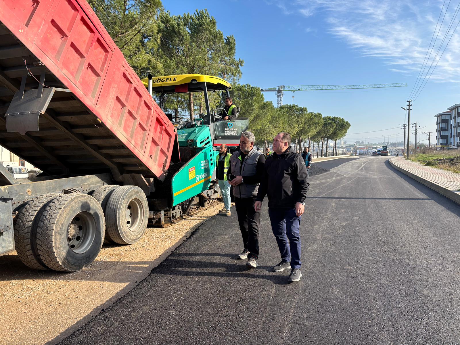 buyuksehir_belediyesi_gonende_son_1_ayda_3_kilometre_yolu_asfaltla_kapladi_10 Büyükşehir Belediyesi Gönen’de son 1 ayda 3 kilometre yolu asfaltla kapladı