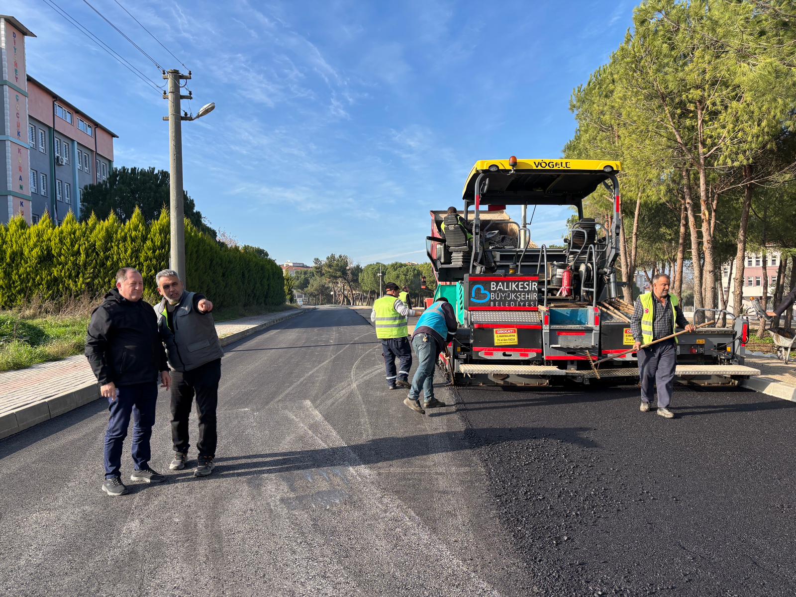 buyuksehir_belediyesi_gonende_son_1_ayda_3_kilometre_yolu_asfaltla_kapladi_11 Büyükşehir Belediyesi Gönen’de son 1 ayda 3 kilometre yolu asfaltla kapladı