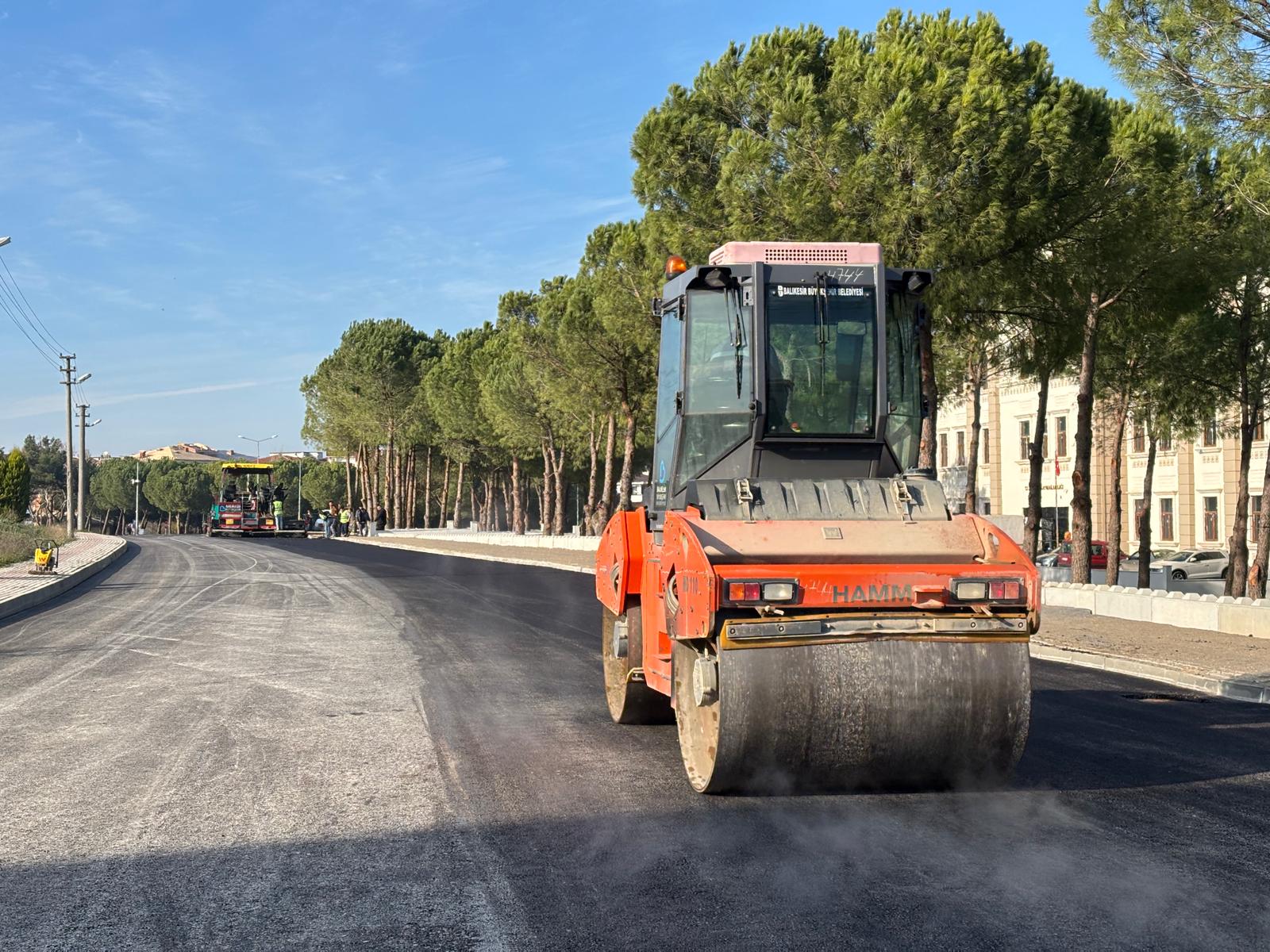 buyuksehir_belediyesi_gonende_son_1_ayda_3_kilometre_yolu_asfaltla_kapladi_12 Büyükşehir Belediyesi Gönen’de son 1 ayda 3 kilometre yolu asfaltla kapladı