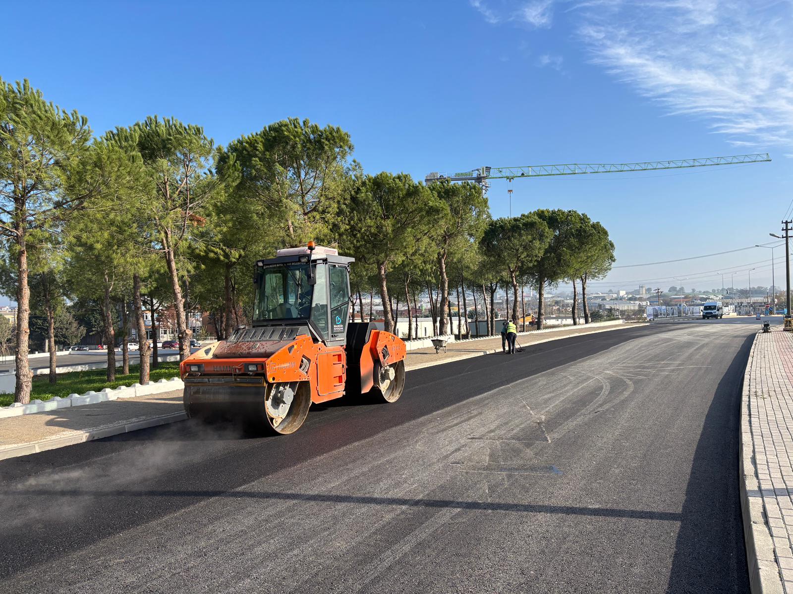 buyuksehir_belediyesi_gonende_son_1_ayda_3_kilometre_yolu_asfaltla_kapladi_13 Büyükşehir Belediyesi Gönen’de son 1 ayda 3 kilometre yolu asfaltla kapladı