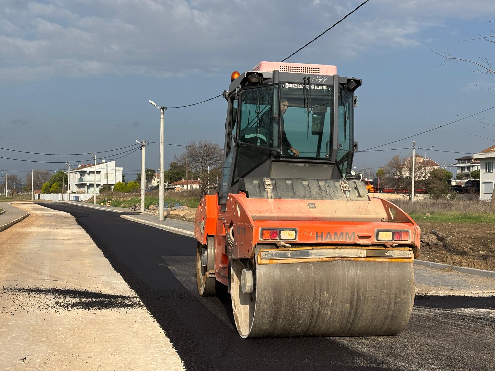 buyuksehir_belediyesi_gonende_son_1_ayda_3_kilometre_yolu_asfaltla_kapladi_9 Büyükşehir Belediyesi Gönen’de son 1 ayda 3 kilometre yolu asfaltla kapladı