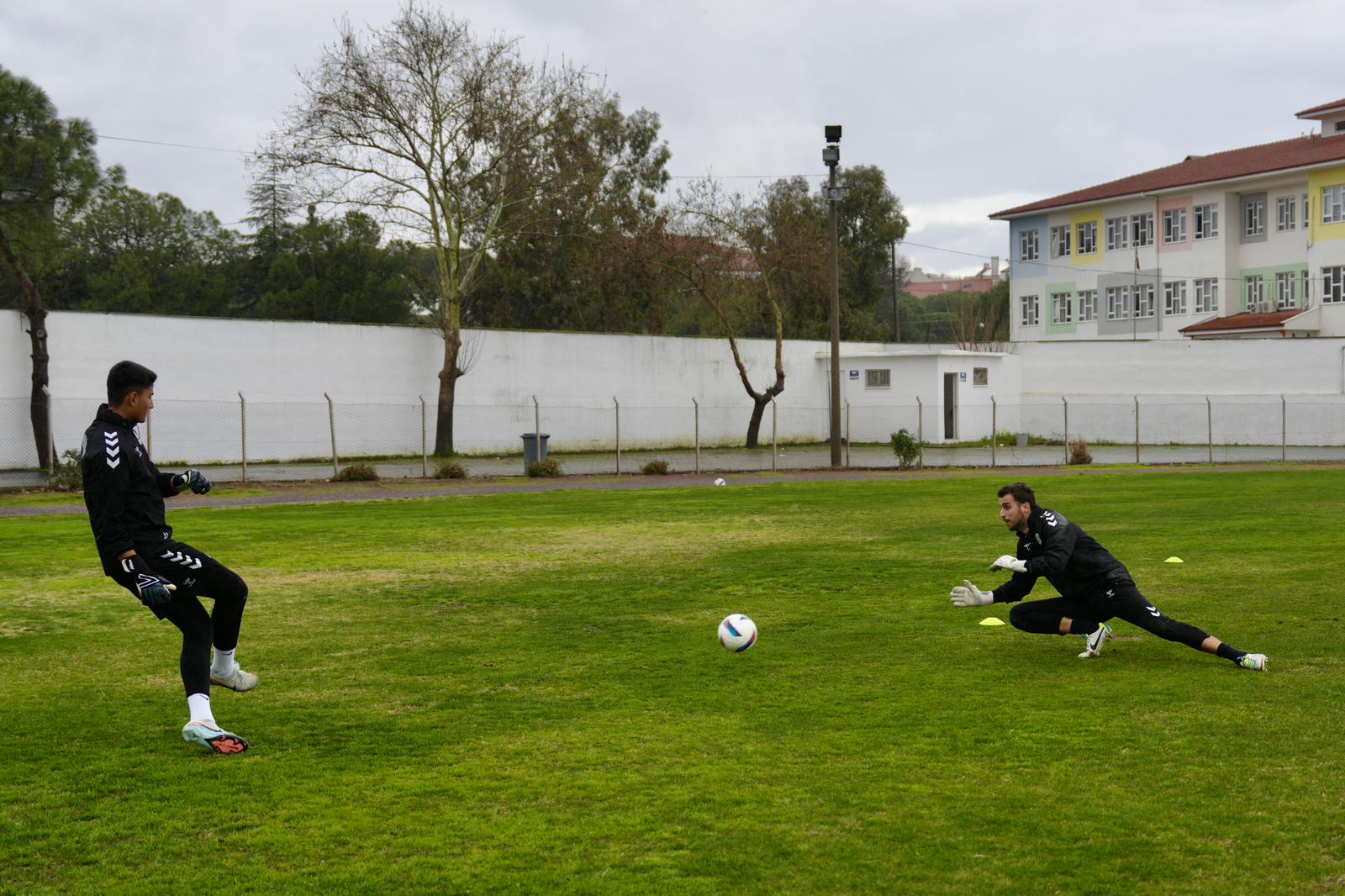 13 BURHANİYE BELEDİYESPOR'A MORAL ZİYARETLERİ GERÇEKLEŞTİ