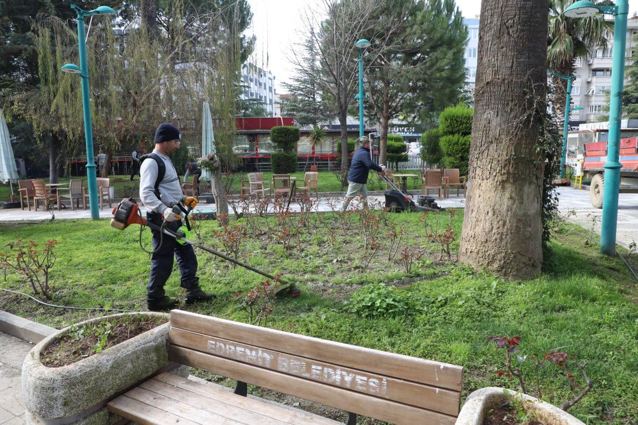 4 EDREMİT’TE HİZMET SEFERBERLİĞİ