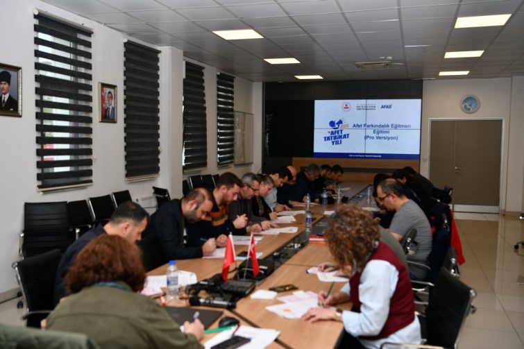 balikesir_buyuksehir_belediyesi_afetlere_karsi_direncli_balikesir_icin_egitmenler_yetistir_5-755x503 Balıkesir Büyükşehir Belediyesi, Afetlere Karşı Dirençli Balıkesir İçin Eğitmenler Yetiştiriyor