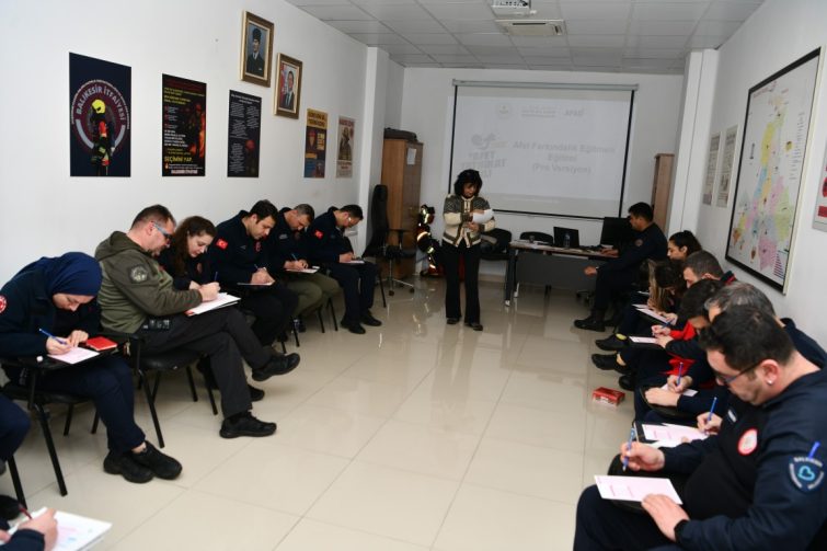 balikesir_buyuksehir_belediyesi_afetlere_karsi_direncli_balikesir_icin_egitmenler_yetistir_6-755x503 Balıkesir Büyükşehir Belediyesi, Afetlere Karşı Dirençli Balıkesir İçin Eğitmenler Yetiştiriyor