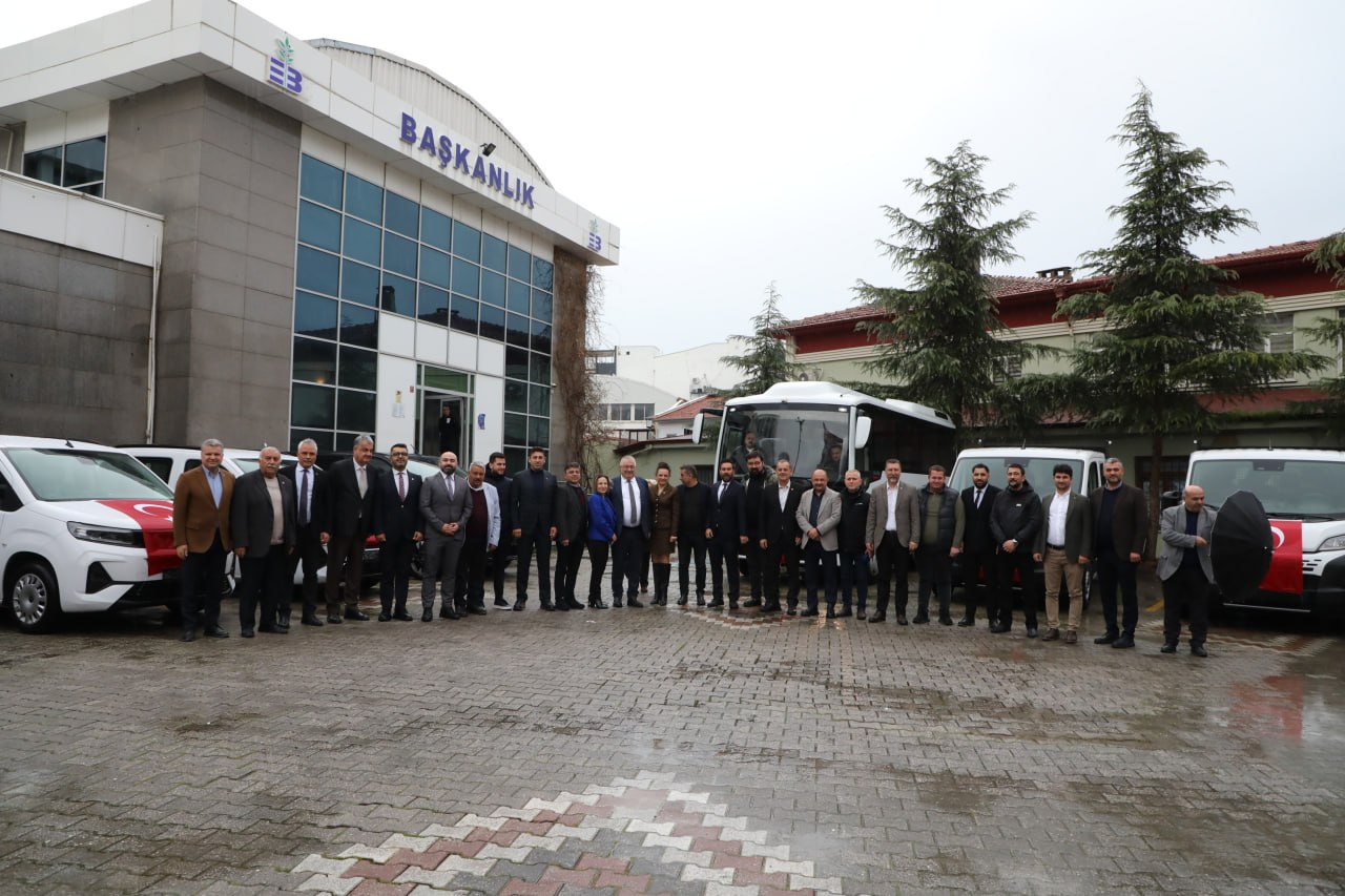 photo_03 Edremit Belediyesi 8 yeni aracı hizmete sundu