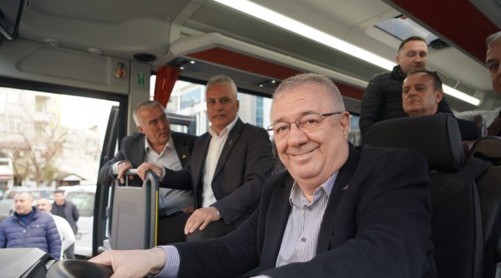 Edremit Belediyesi 8 yeni aracı hizmete sundu