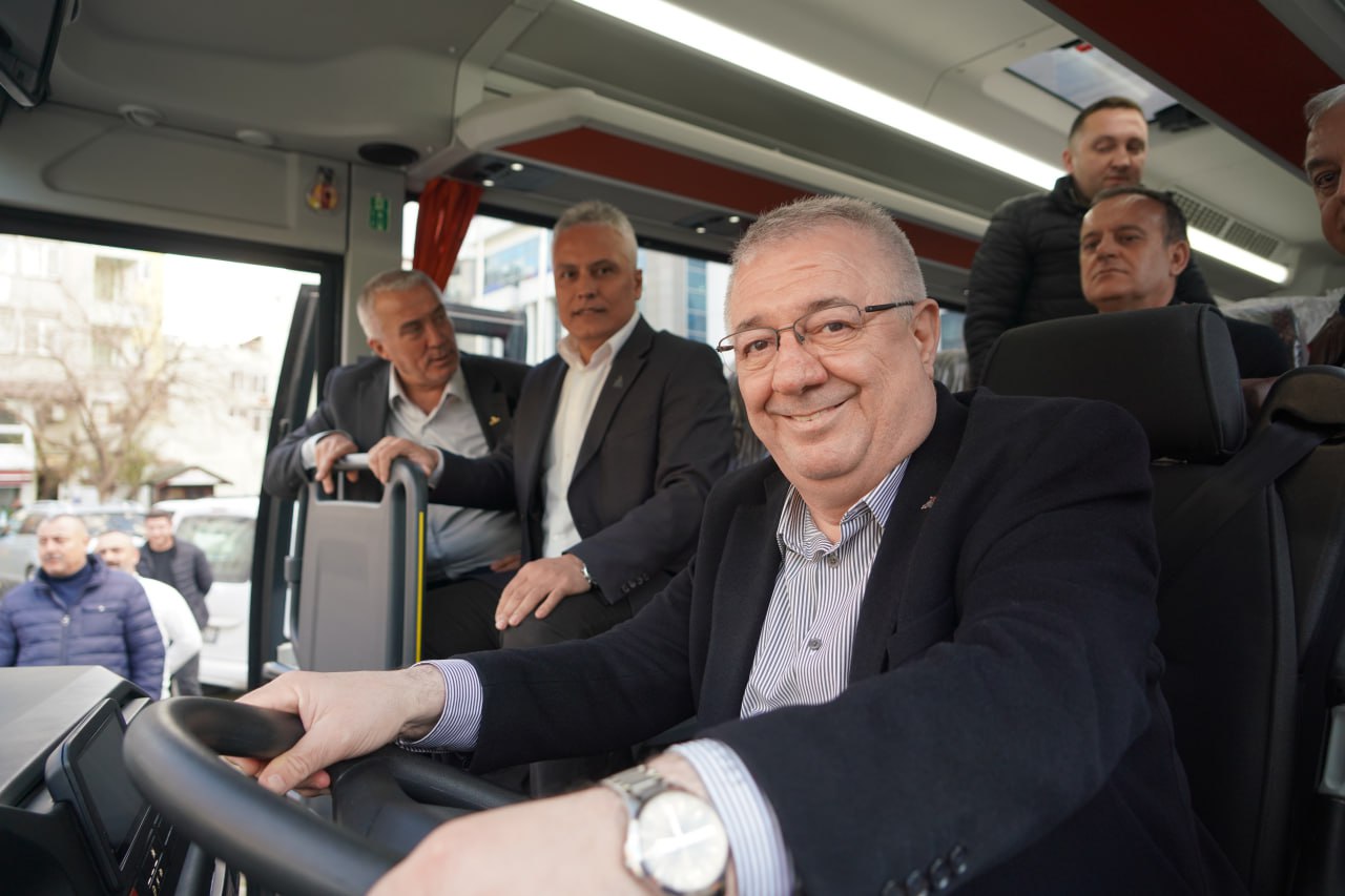 Edremit Belediyesi 8 yeni aracı hizmete sundu