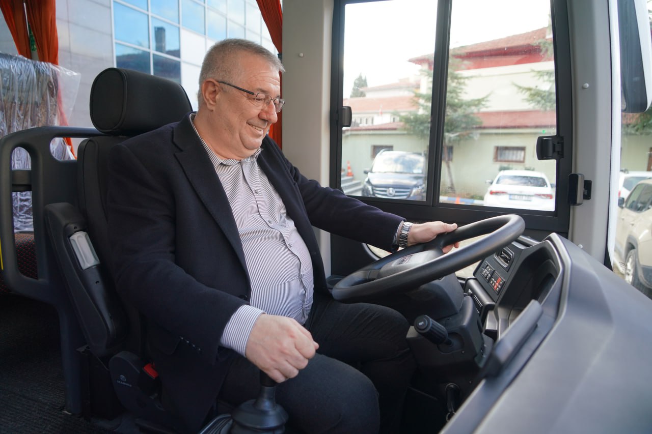 photo_05 Edremit Belediyesi 8 yeni aracı hizmete sundu