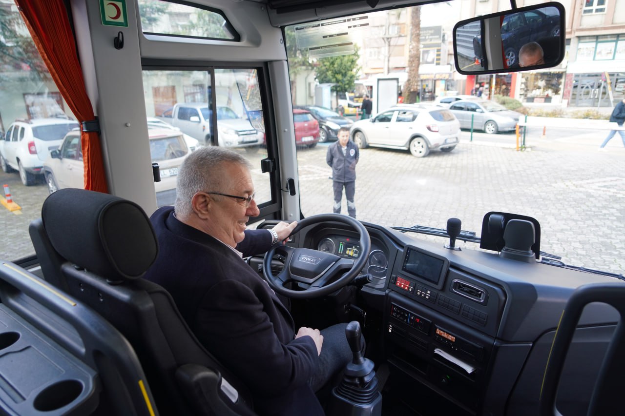 photo_06 Edremit Belediyesi 8 yeni aracı hizmete sundu