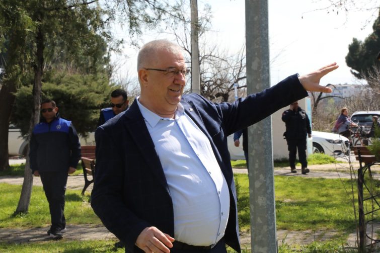 1056543653-Edremit-Belediyesiden-Narlidan-Bostanciya-saha-mesaisi-755x503 Edremit Belediyesi’den Narlı’dan Bostancı’ya saha mesaisi