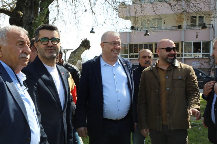 1056543684-Edremit-Belediyesiden-Narlidan-Bostanciya-saha-mesaisi-755x503 Edremit Belediyesi’den Narlı’dan Bostancı’ya saha mesaisi