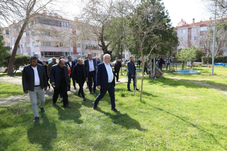 1056543700-Edremit-Belediyesiden-Narlidan-Bostanciya-saha-mesaisi-755x503 Edremit Belediyesi’den Narlı’dan Bostancı’ya saha mesaisi