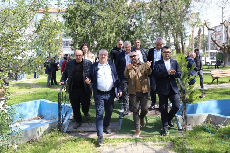 1056543746-Edremit-Belediyesiden-Narlidan-Bostanciya-saha-mesaisi-755x503 Edremit Belediyesi’den Narlı’dan Bostancı’ya saha mesaisi