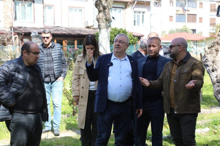 1056543762-Edremit-Belediyesiden-Narlidan-Bostanciya-saha-mesaisi-755x503 Edremit Belediyesi’den Narlı’dan Bostancı’ya saha mesaisi