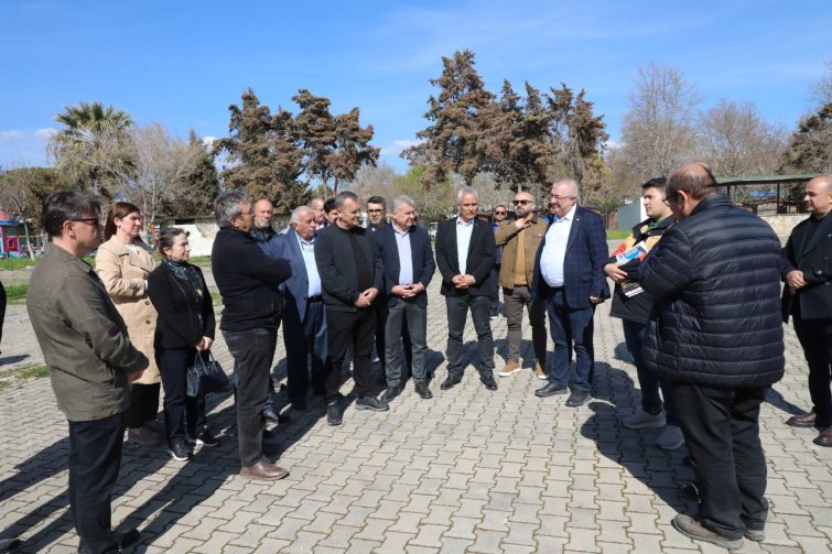 1056543856-Edremit-Belediyesiden-Narlidan-Bostanciya-saha-mesaisi-755x503 Edremit Belediyesi’den Narlı’dan Bostancı’ya saha mesaisi