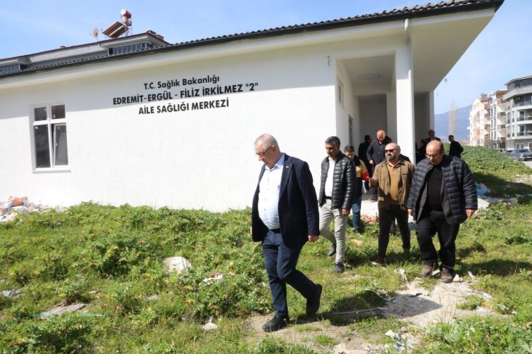 1056543871-Edremit-Belediyesiden-Narlidan-Bostanciya-saha-mesaisi-755x503 Edremit Belediyesi’den Narlı’dan Bostancı’ya saha mesaisi