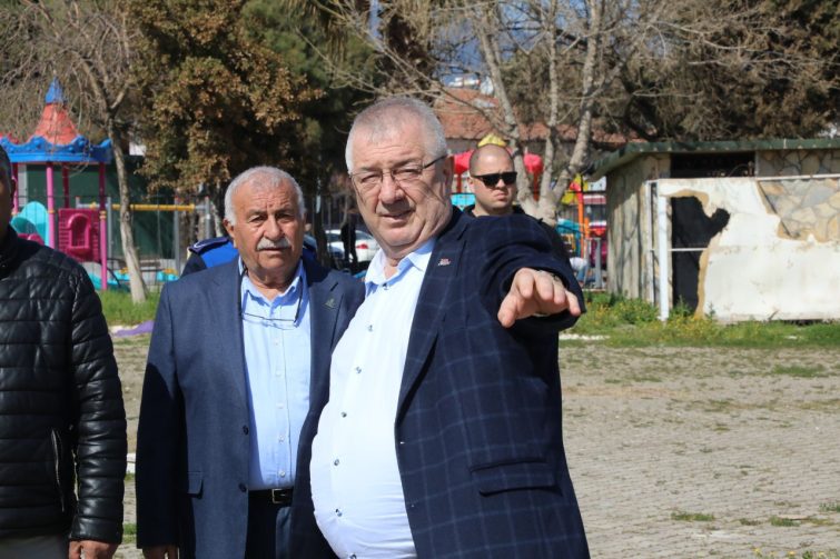 1056543902-Edremit-Belediyesiden-Narlidan-Bostanciya-saha-mesaisi-755x503 Edremit Belediyesi’den Narlı’dan Bostancı’ya saha mesaisi