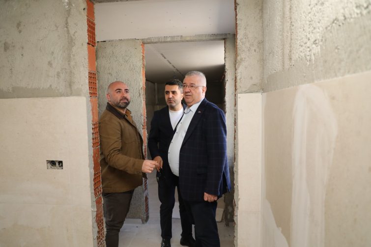 1056543965-Edremit-Belediyesiden-Narlidan-Bostanciya-saha-mesaisi-755x503 Edremit Belediyesi’den Narlı’dan Bostancı’ya saha mesaisi