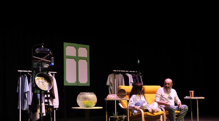 ALTIEYLÜL’DE TİYATRO DOLU GECE