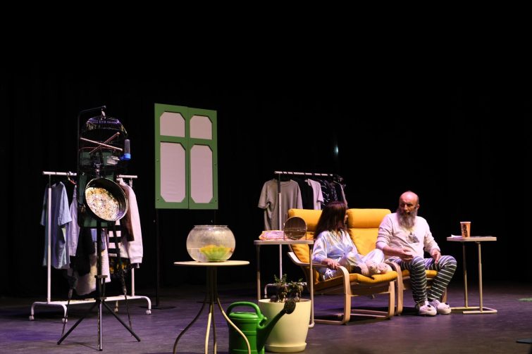 3-755x503 ALTIEYLÜL’DE TİYATRO DOLU GECE