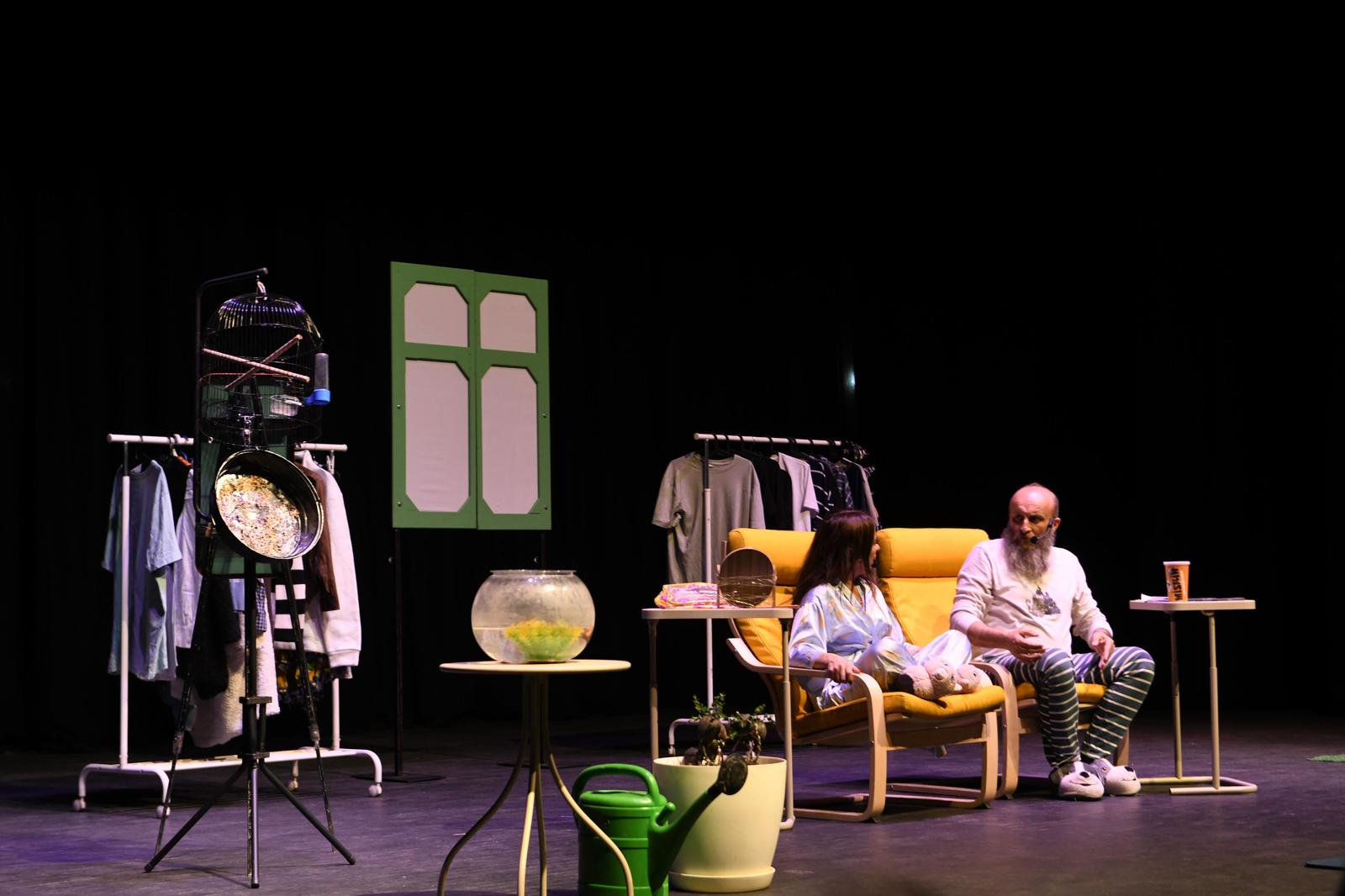 ALTIEYLÜL’DE TİYATRO DOLU GECE