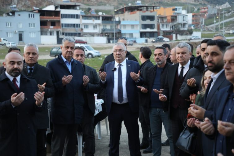 EDREMIT-IFTAR-SOFRALARINDA-BULUSUYOR-1-755x503 EDREMİT İFTAR SOFRALARINDA BULUŞUYOR