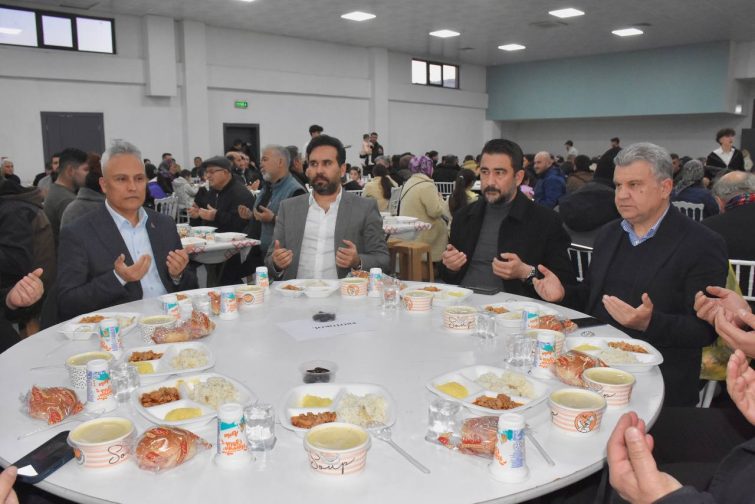 EDREMIT-IFTAR-SOFRALARINDA-BULUSUYOR-2-755x504 EDREMİT İFTAR SOFRALARINDA BULUŞUYOR