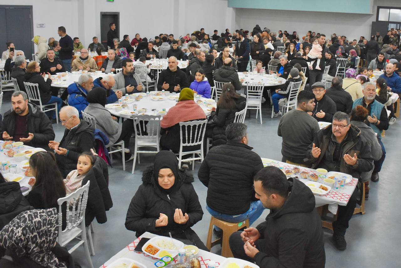 EDREMİT İFTAR SOFRALARINDA BULUŞUYOR