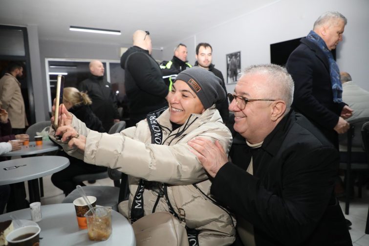 EDREMIT-IFTAR-SOFRALARINDA-BULUSUYOR-4-755x503 EDREMİT İFTAR SOFRALARINDA BULUŞUYOR