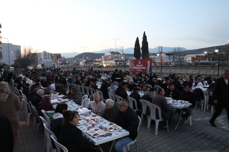 EDREMIT-IFTAR-SOFRALARINDA-BULUSUYOR-7-755x503 EDREMİT İFTAR SOFRALARINDA BULUŞUYOR