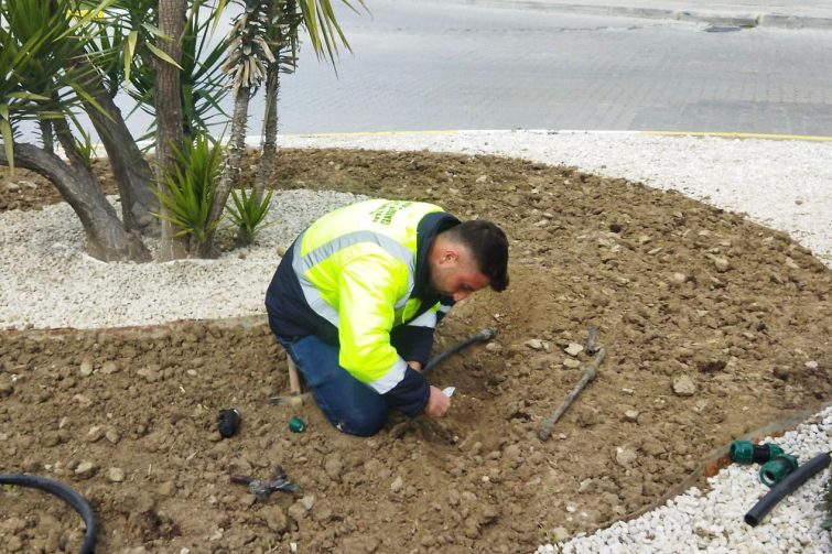 HABER-4-755x503 BURHANİYE BELEDİYESİ’NDEN YEŞİL ALANLARDA TİTİZ ÇALIŞMA