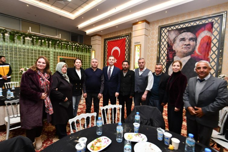 akin_muhtarlarla_iftarda_bir_araya_geldi_2-755x503 Akın, muhtarlarla iftarda bir araya geldi