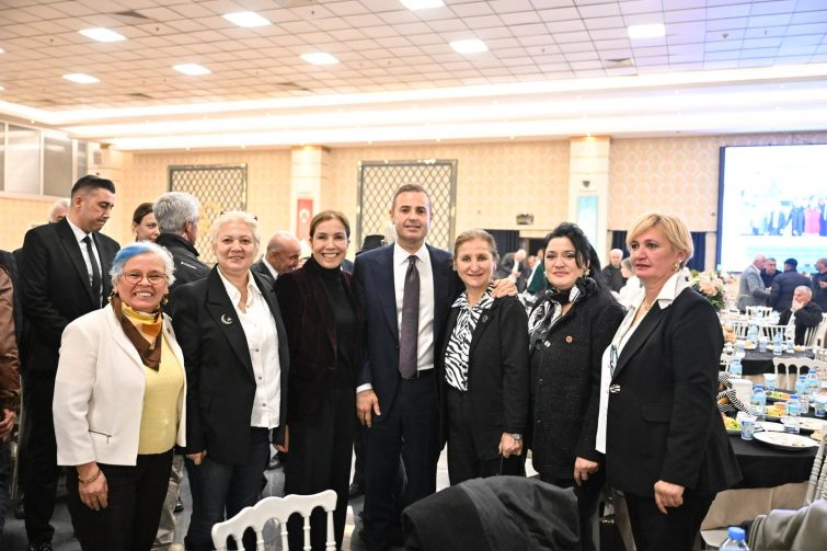 akin_muhtarlarla_iftarda_bir_araya_geldi_3-755x503 Akın, muhtarlarla iftarda bir araya geldi