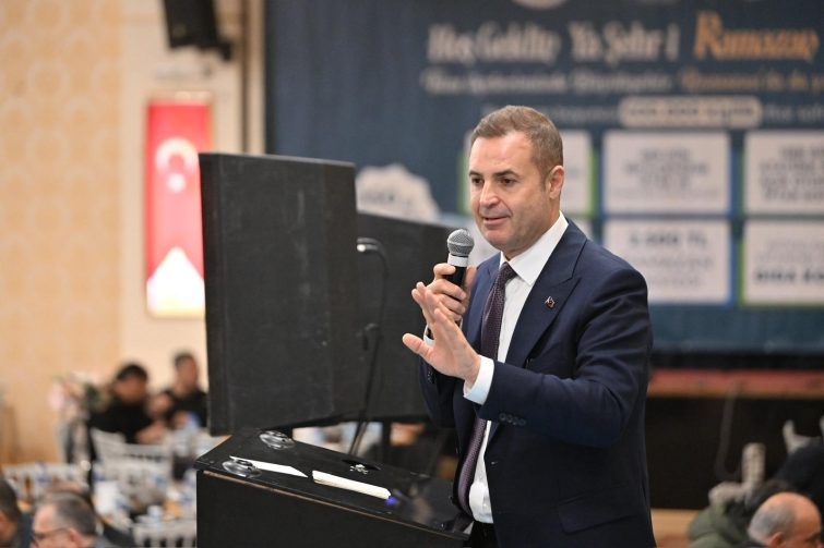 akin_muhtarlarla_iftarda_bir_araya_geldi_4-755x503 Akın, muhtarlarla iftarda bir araya geldi