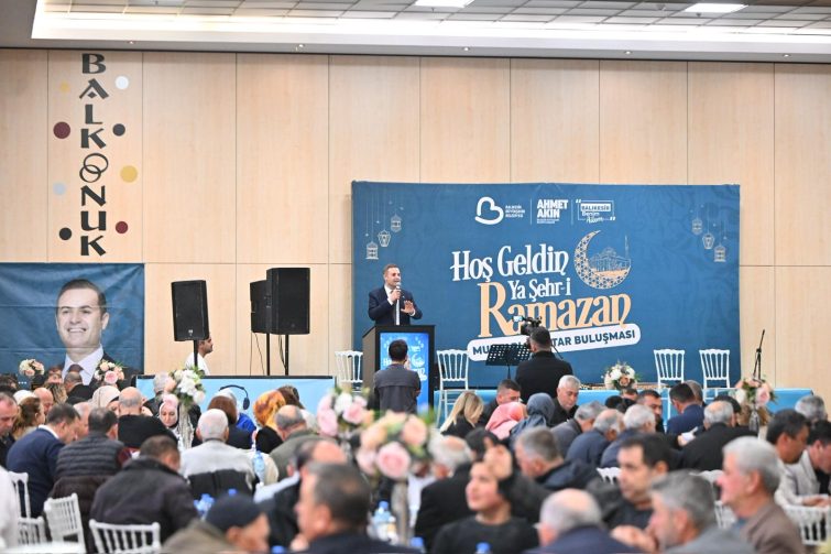 akin_muhtarlarla_iftarda_bir_araya_geldi_5-755x503 Akın, muhtarlarla iftarda bir araya geldi