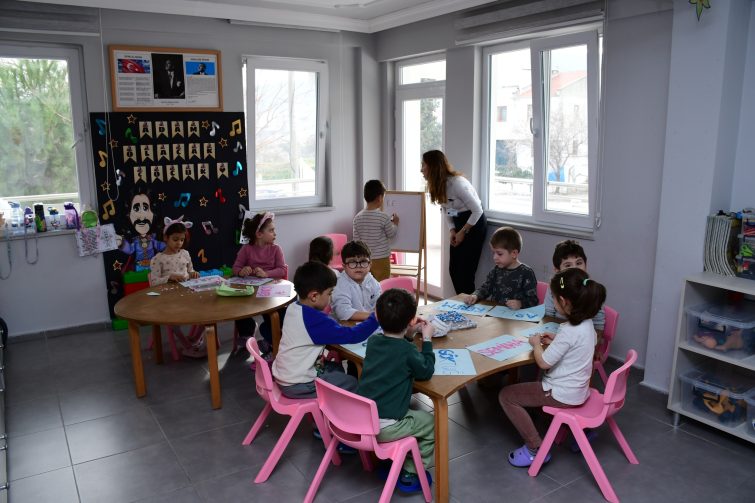 akindan_kuvayimilliye_balcocuk_gunduz_bakimevine_ziyaret_1-755x503 Akın’dan Kuvayımilliye Balçocuk Gündüz Bakımevi’ne ziyaret