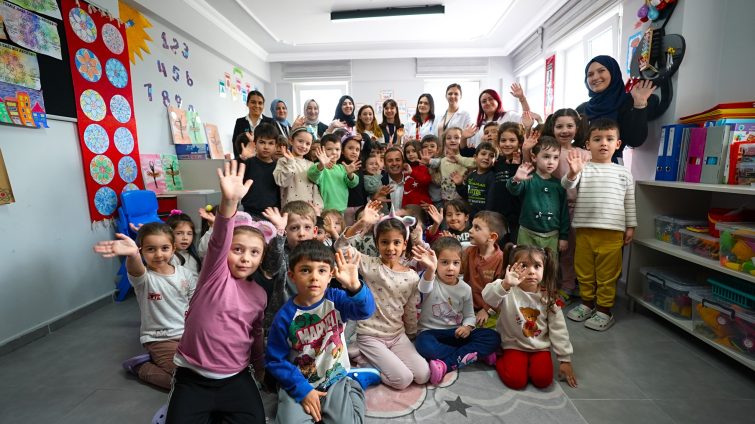 akindan_kuvayimilliye_balcocuk_gunduz_bakimevine_ziyaret_2-755x424 Akın’dan Kuvayımilliye Balçocuk Gündüz Bakımevi’ne ziyaret