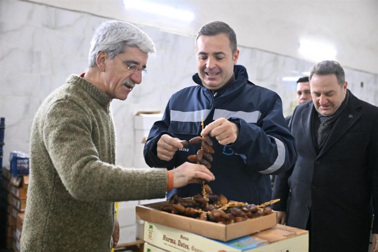 baskan_akin_sahurunu_hal_esnafiyla_birlikte_yapti_12-755x503 Başkan Akın, sahurunu hal esnafıyla birlikte yaptı